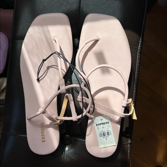 EXPRESS T-STRAP SANDAL - Picture 2 of 3